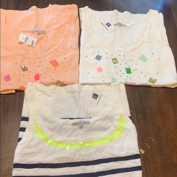 GAP Tops - Gap tanks x3 GAP Tops - Gap tanks x3